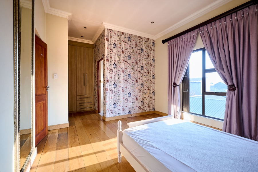 5 Bedroom Property for Sale in Waterfall Country Village Gauteng