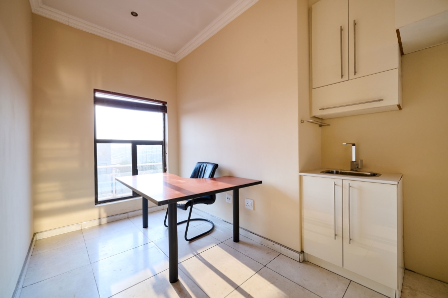 5 Bedroom Property for Sale in Waterfall Country Village Gauteng