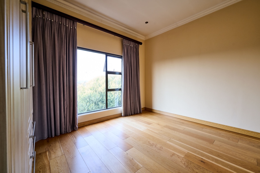 5 Bedroom Property for Sale in Waterfall Country Village Gauteng