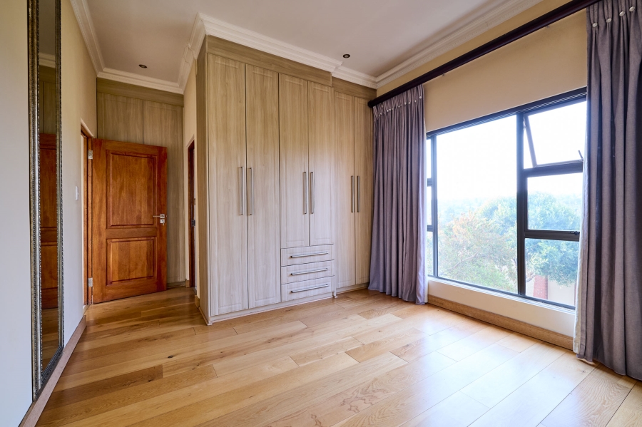 5 Bedroom Property for Sale in Waterfall Country Village Gauteng
