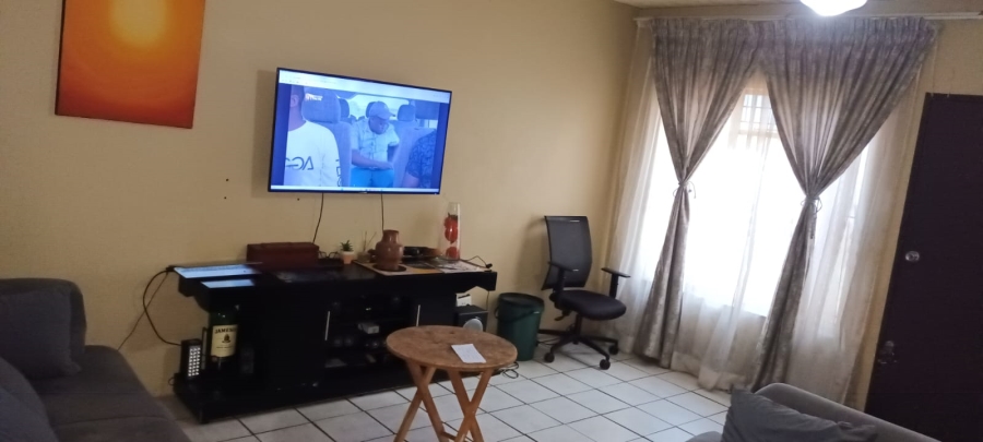 2 Bedroom Property for Sale in Elandspoort Gauteng