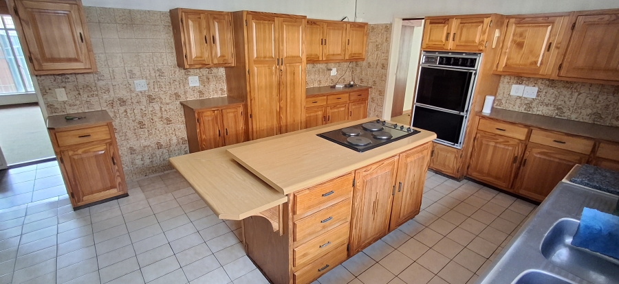 5 Bedroom Property for Sale in Florauna Gauteng
