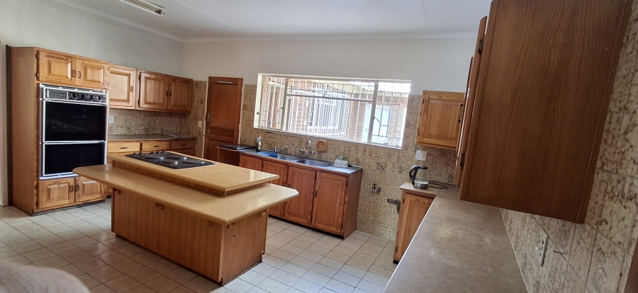 5 Bedroom Property for Sale in Florauna Gauteng