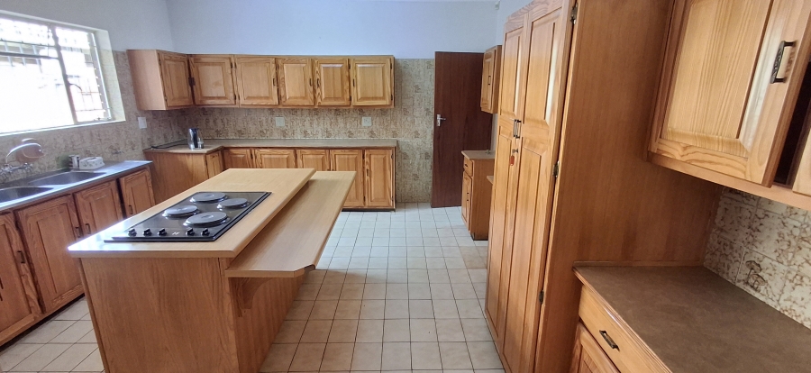 5 Bedroom Property for Sale in Florauna Gauteng
