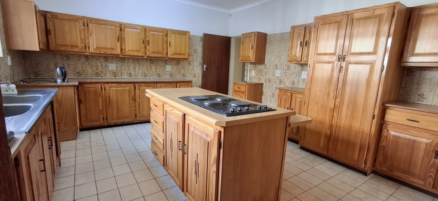 5 Bedroom Property for Sale in Florauna Gauteng