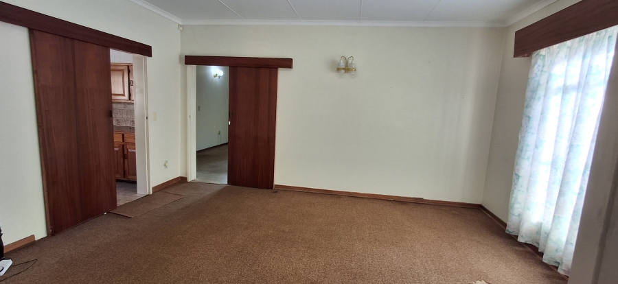 5 Bedroom Property for Sale in Florauna Gauteng