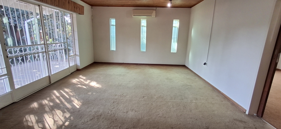 5 Bedroom Property for Sale in Florauna Gauteng
