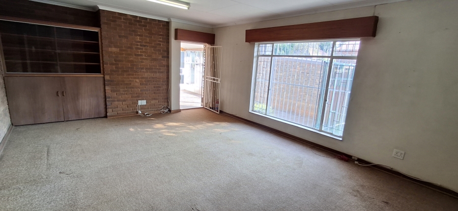 5 Bedroom Property for Sale in Florauna Gauteng