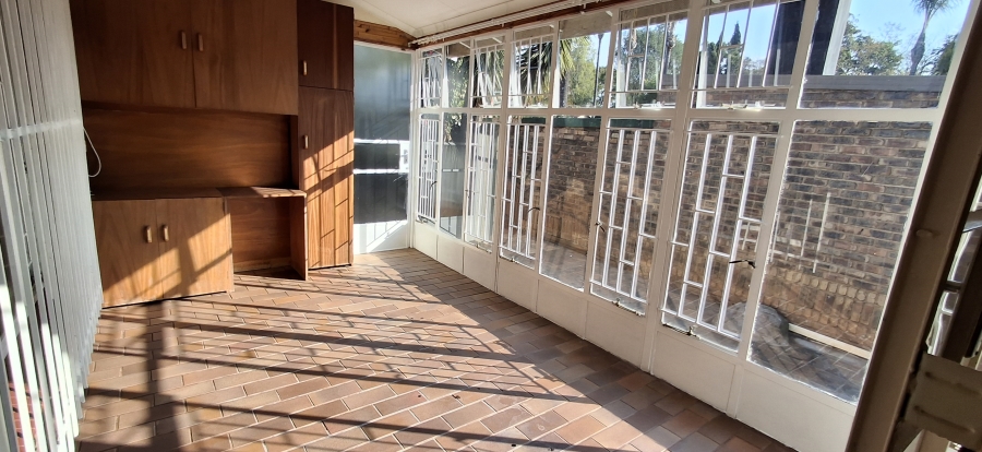 5 Bedroom Property for Sale in Florauna Gauteng