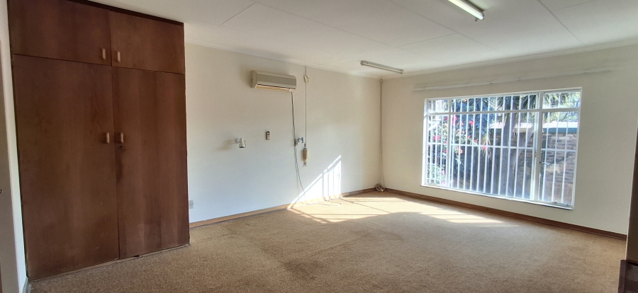 5 Bedroom Property for Sale in Florauna Gauteng