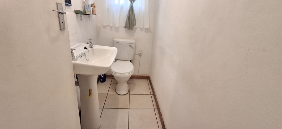 5 Bedroom Property for Sale in Florauna Gauteng