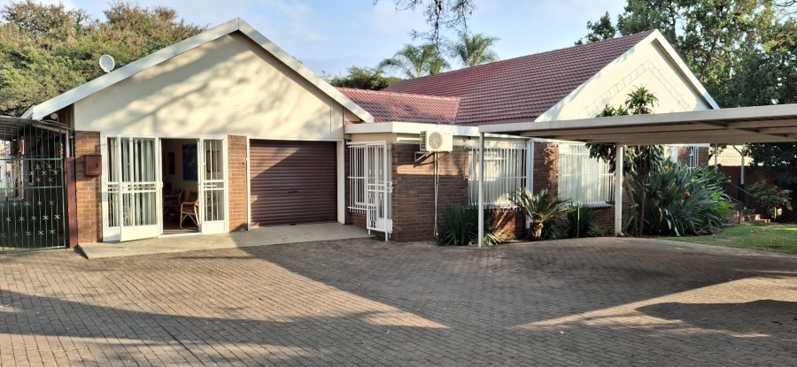 5 Bedroom Property for Sale in Florauna Gauteng