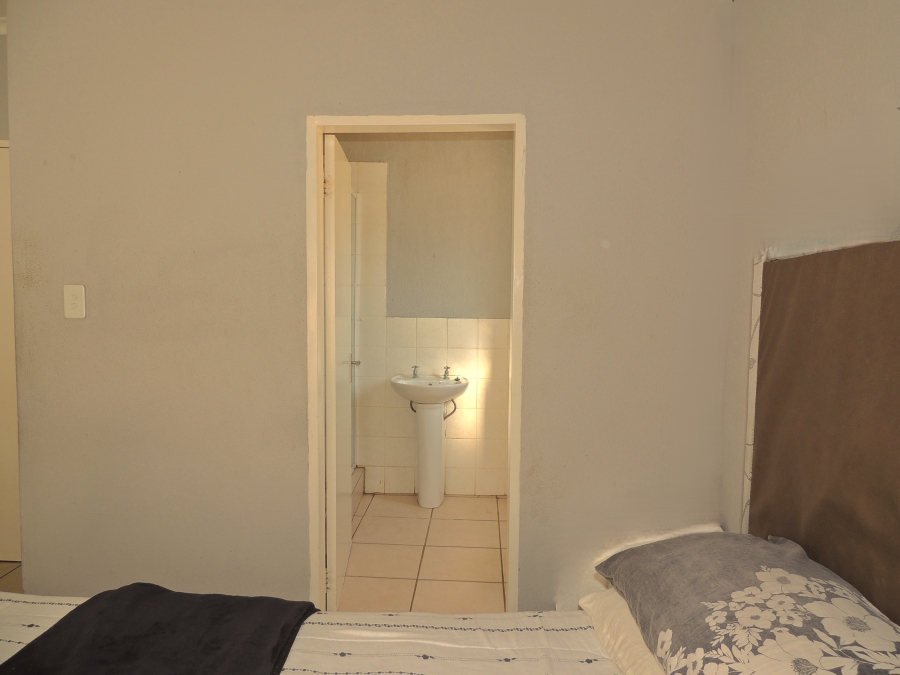 2 Bedroom Property for Sale in Willowbrook Gauteng