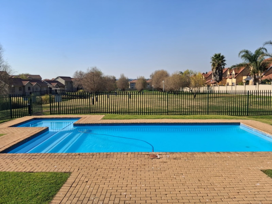 2 Bedroom Property for Sale in Willowbrook Gauteng