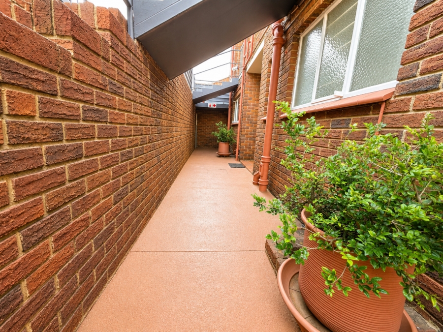 2 Bedroom Property for Sale in Robindale Gauteng