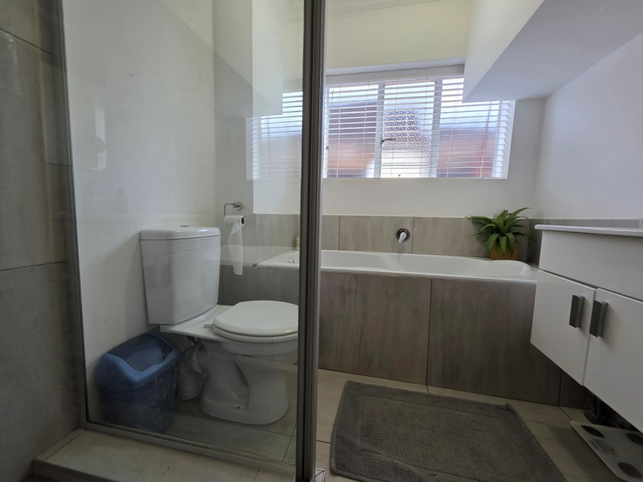 2 Bedroom Property for Sale in Robindale Gauteng