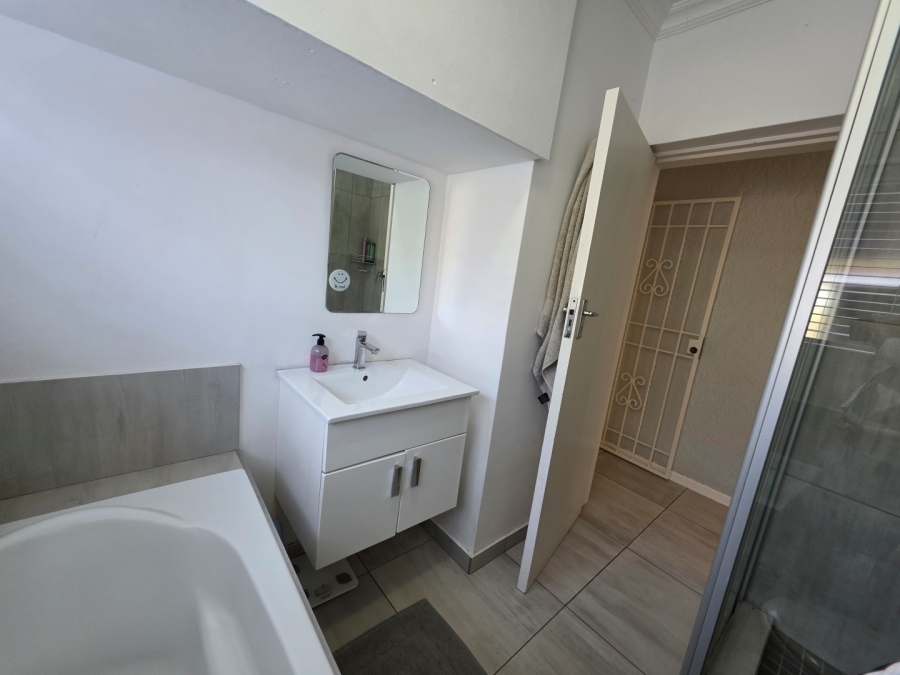 2 Bedroom Property for Sale in Robindale Gauteng