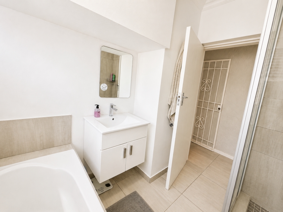 2 Bedroom Property for Sale in Robindale Gauteng