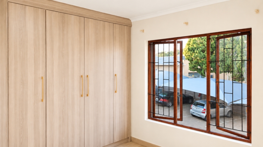 2 Bedroom Property for Sale in Linden Gauteng