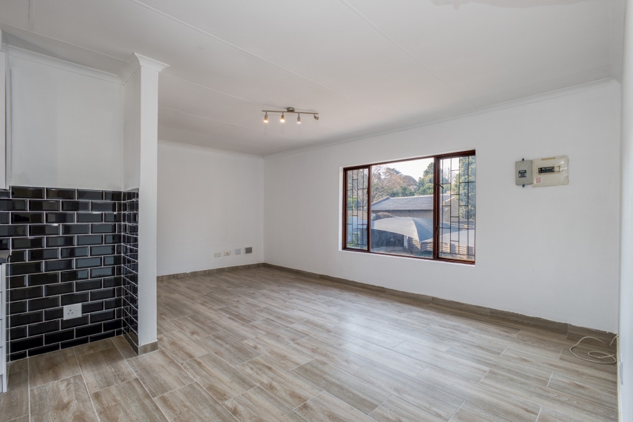 2 Bedroom Property for Sale in Linden Gauteng