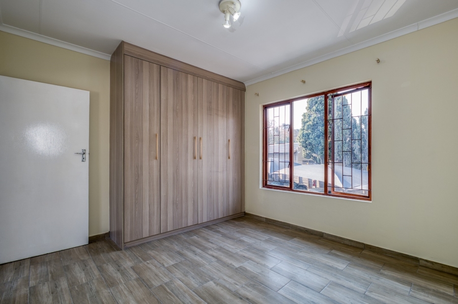 2 Bedroom Property for Sale in Linden Gauteng