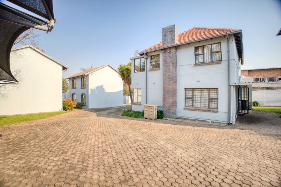 2 Bedroom Property for Sale in Linden Gauteng