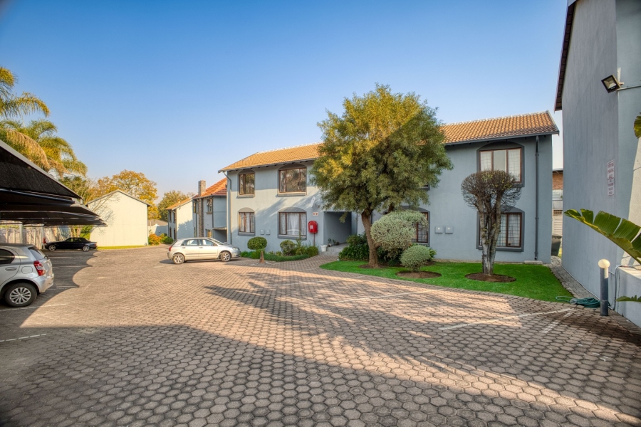 2 Bedroom Property for Sale in Linden Gauteng