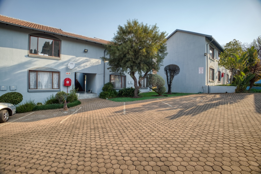 2 Bedroom Property for Sale in Linden Gauteng