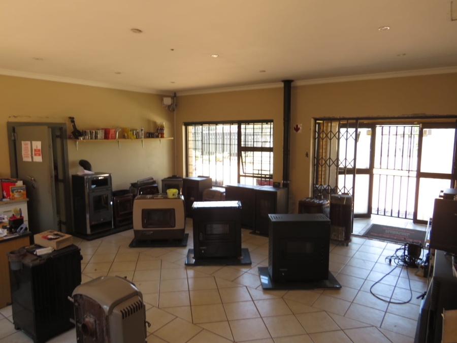 5 Bedroom Property for Sale in Carenvale Gauteng