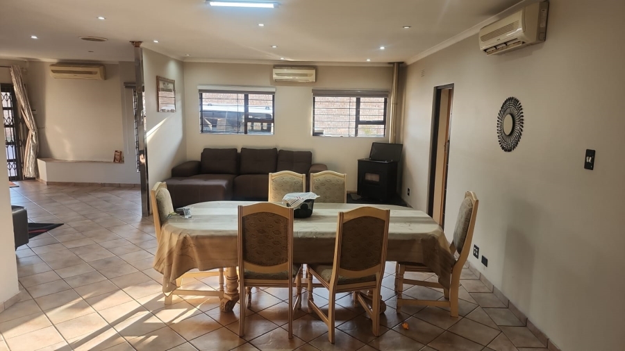 5 Bedroom Property for Sale in Carenvale Gauteng