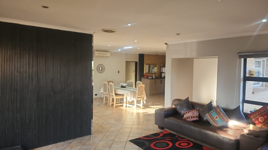 5 Bedroom Property for Sale in Carenvale Gauteng
