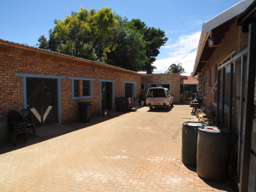 5 Bedroom Property for Sale in Carenvale Gauteng