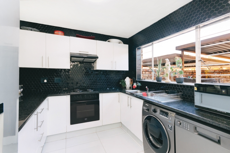 2 Bedroom Property for Sale in Sundowner Gauteng