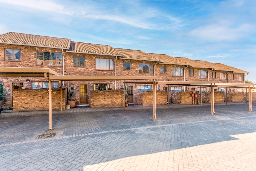 2 Bedroom Property for Sale in Sundowner Gauteng