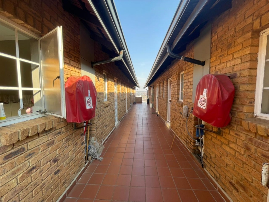 1 Bedroom Property for Sale in Lotus Gardens Gauteng