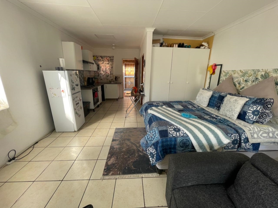 1 Bedroom Property for Sale in Lotus Gardens Gauteng