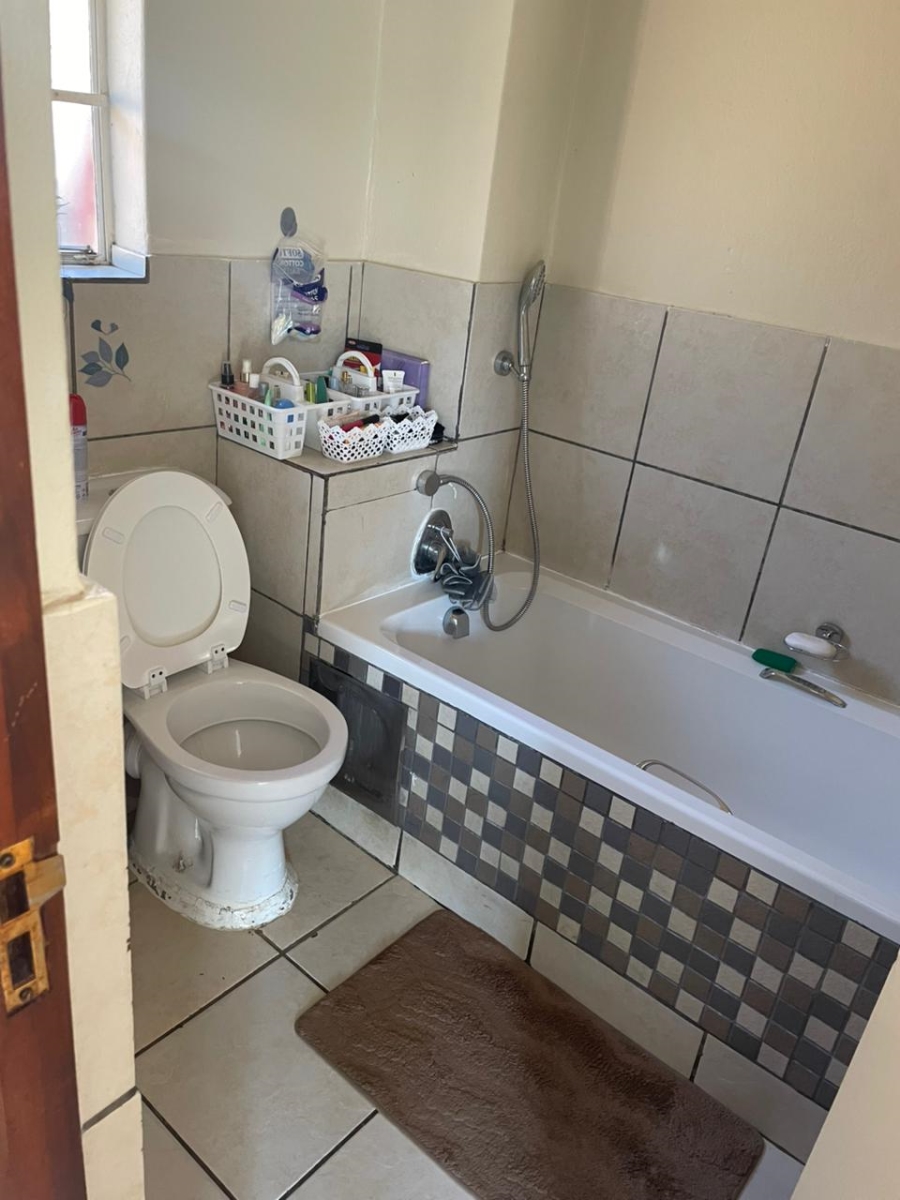 1 Bedroom Property for Sale in Lotus Gardens Gauteng