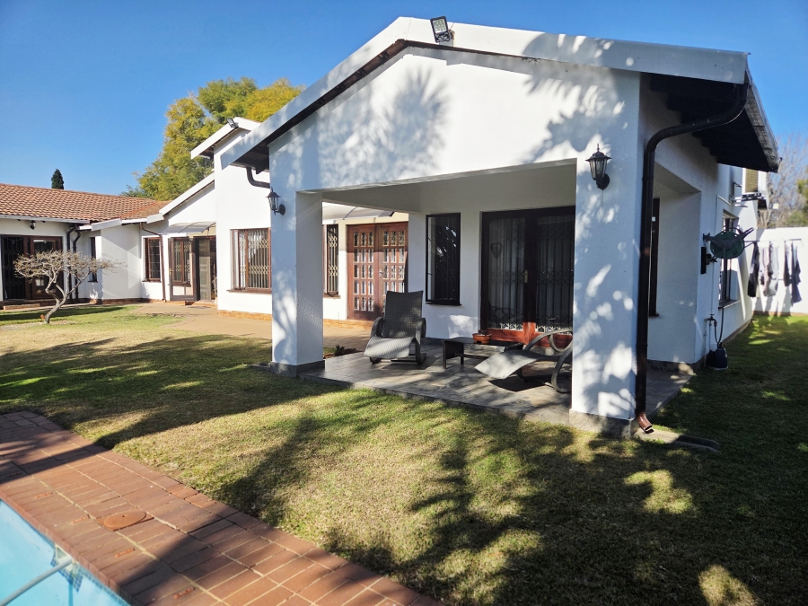 5 Bedroom Property for Sale in Noordwyk Gauteng