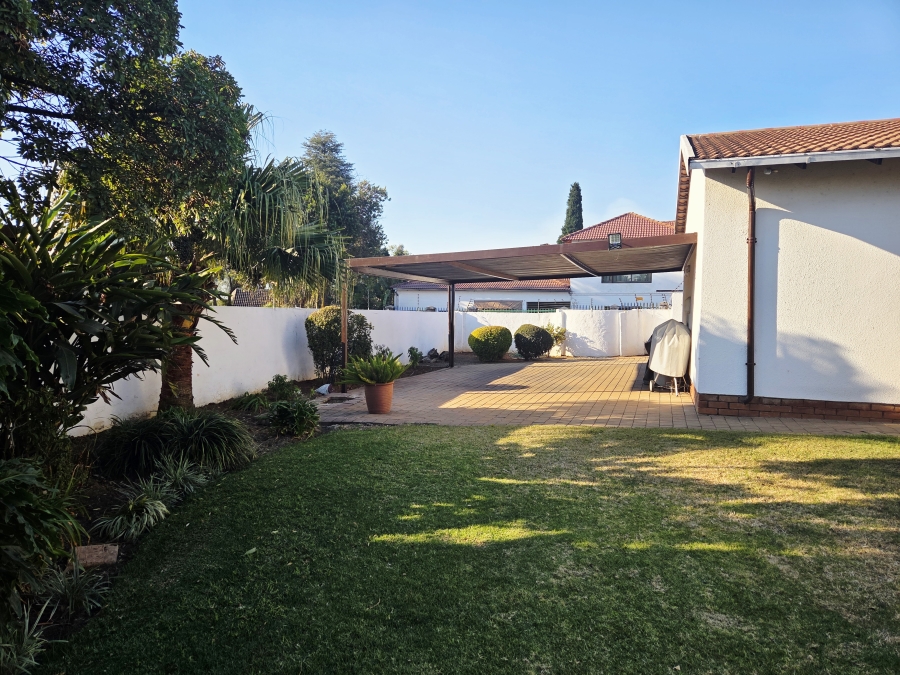 5 Bedroom Property for Sale in Noordwyk Gauteng