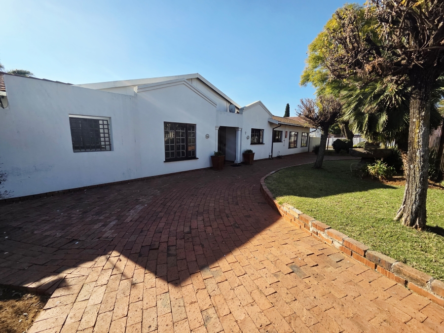 5 Bedroom Property for Sale in Noordwyk Gauteng