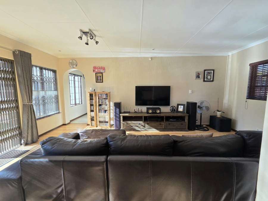 5 Bedroom Property for Sale in Noordwyk Gauteng