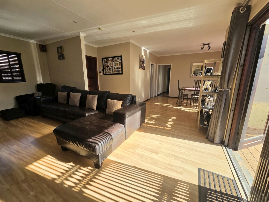 5 Bedroom Property for Sale in Noordwyk Gauteng