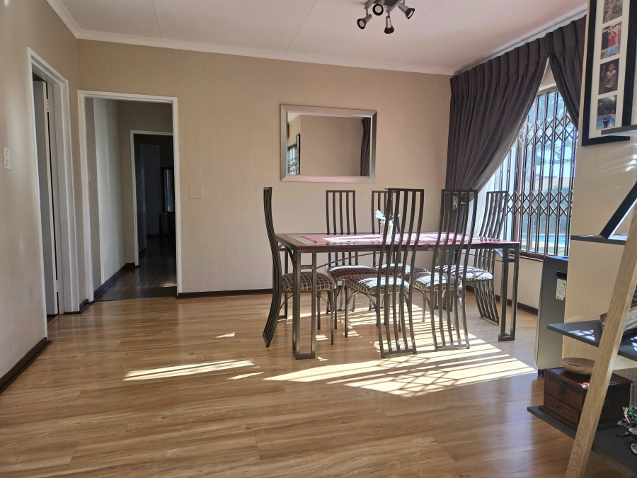 5 Bedroom Property for Sale in Noordwyk Gauteng