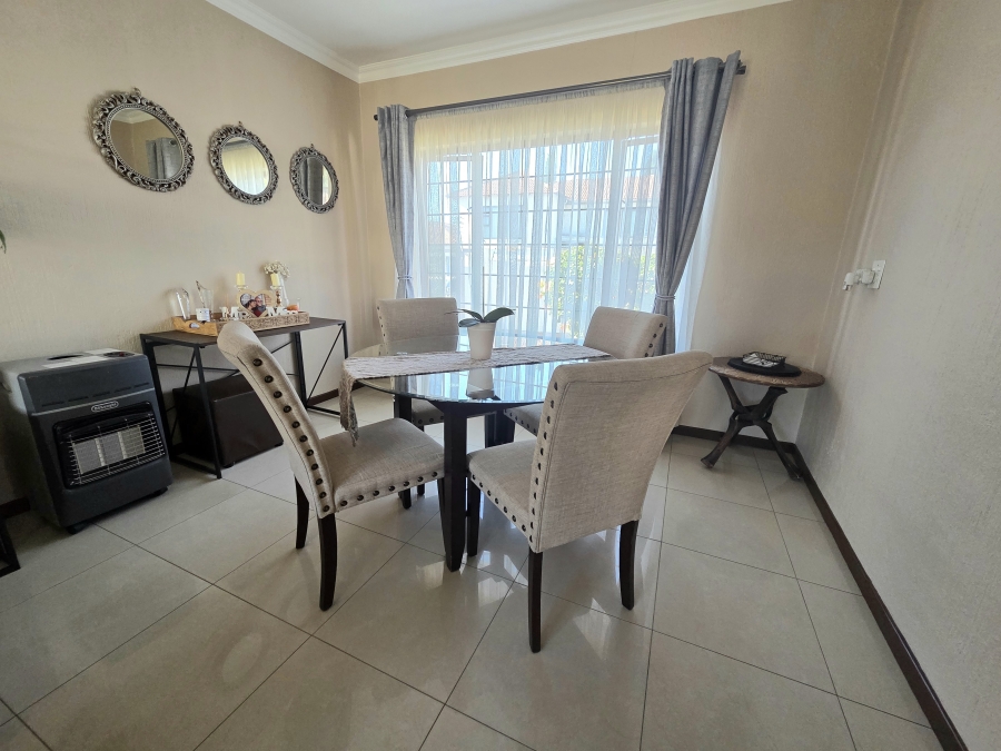 5 Bedroom Property for Sale in Noordwyk Gauteng