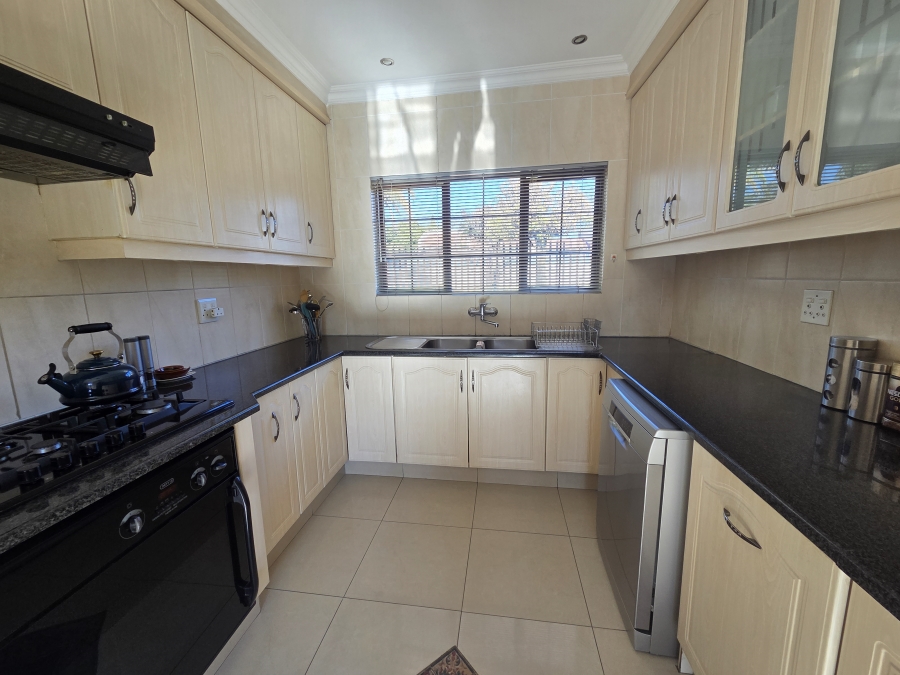 5 Bedroom Property for Sale in Noordwyk Gauteng