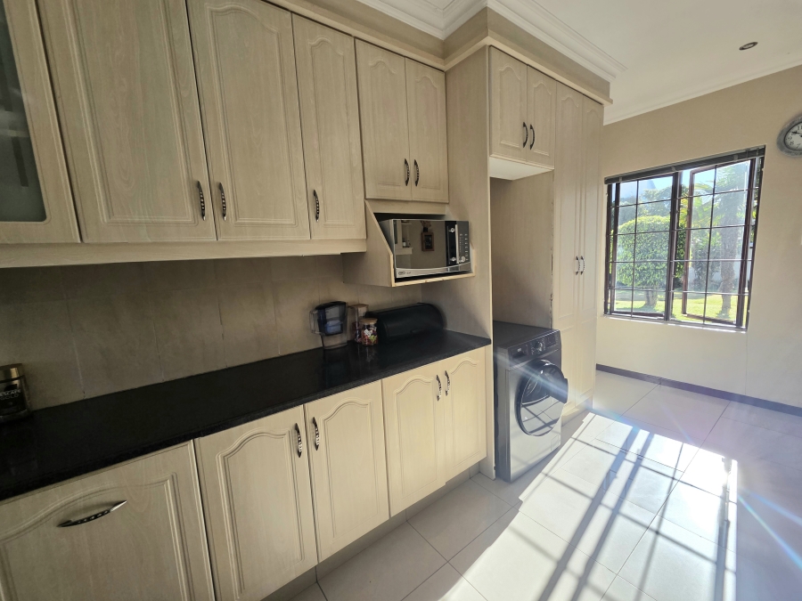 5 Bedroom Property for Sale in Noordwyk Gauteng