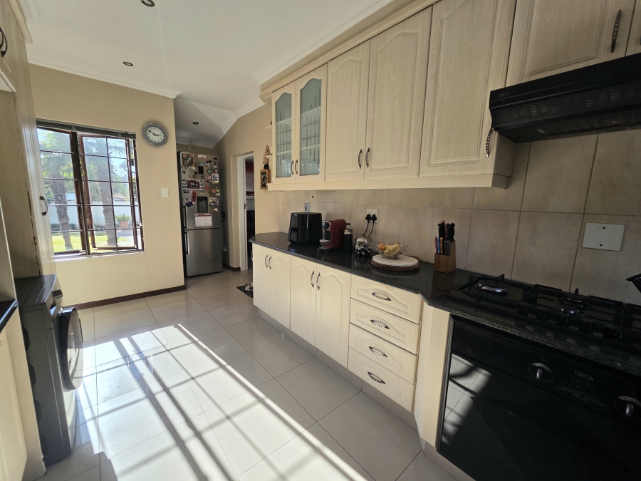 5 Bedroom Property for Sale in Noordwyk Gauteng