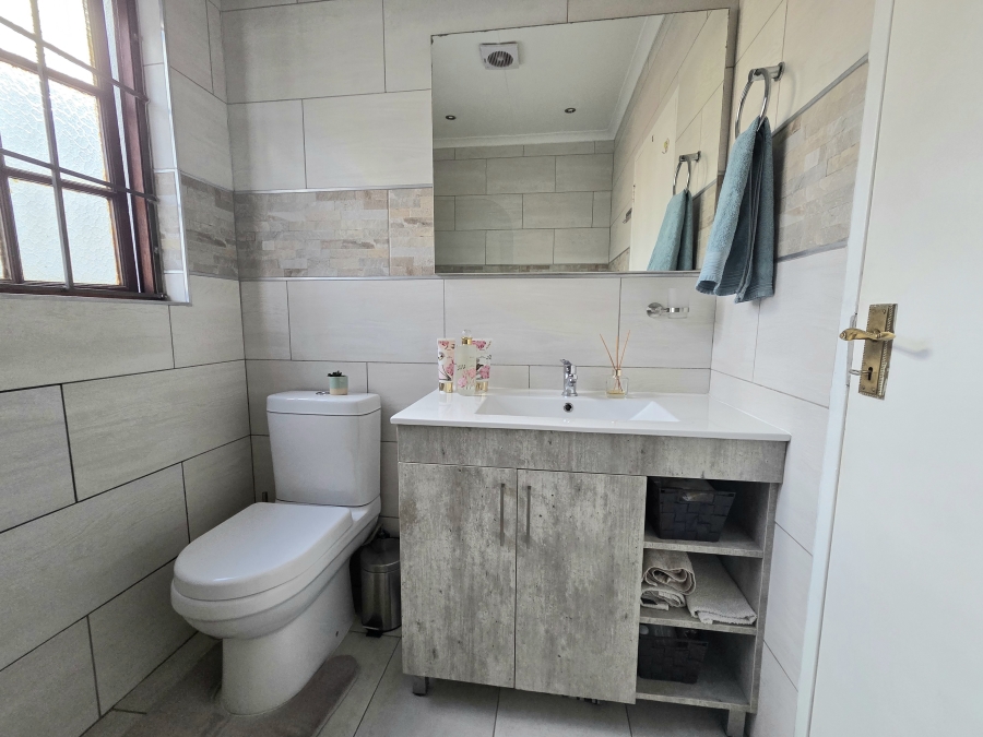 5 Bedroom Property for Sale in Noordwyk Gauteng