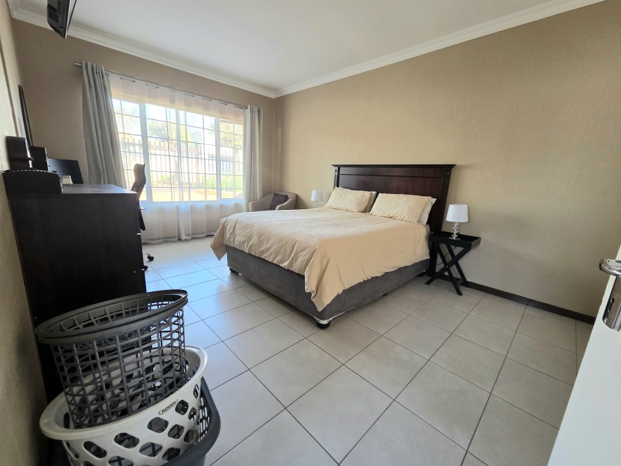 5 Bedroom Property for Sale in Noordwyk Gauteng