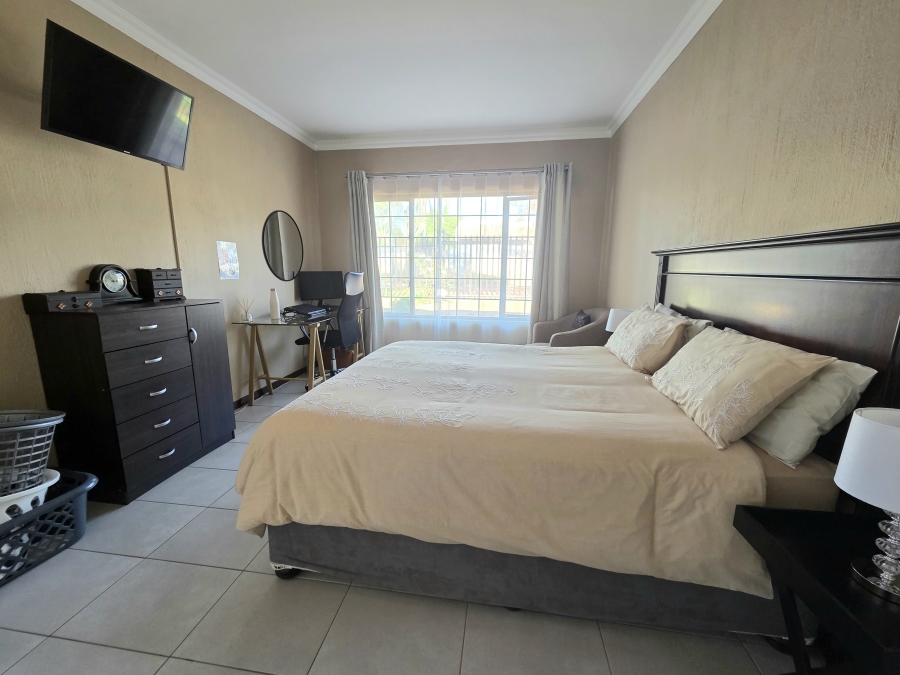 5 Bedroom Property for Sale in Noordwyk Gauteng